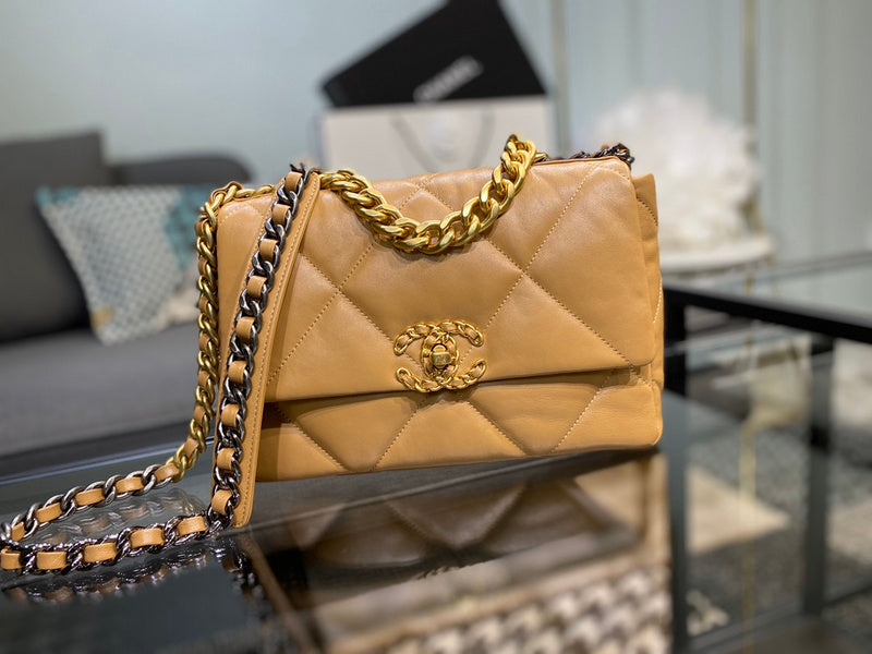 Zivas Charm Refined Structure Designer Handbag (Versatile Style Statement) – Close-Up Detail