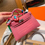  everyday top-handle bag detail view showing craftsmanship 8