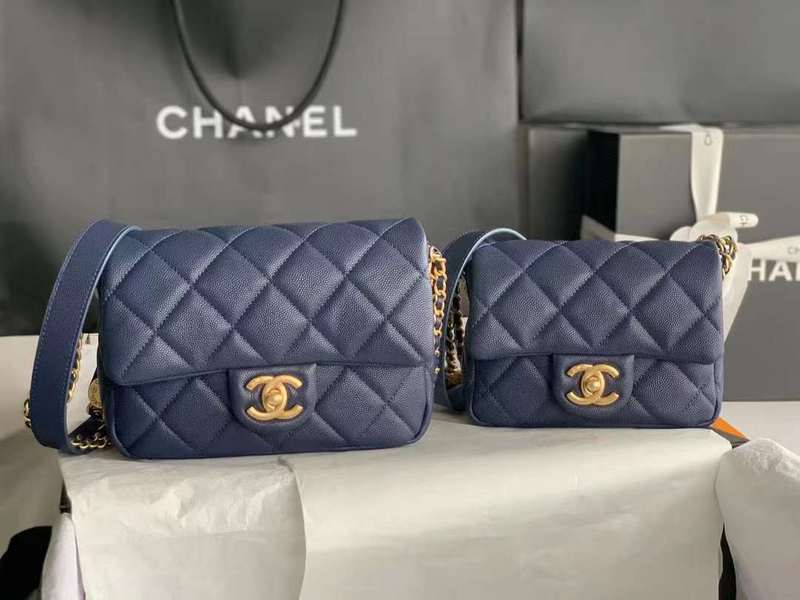 Zivas Charm Signature Style Everyday Handbag (Considered Detail & Form) – Close-Up Detail