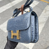  Clean-Lined handbag front view 25