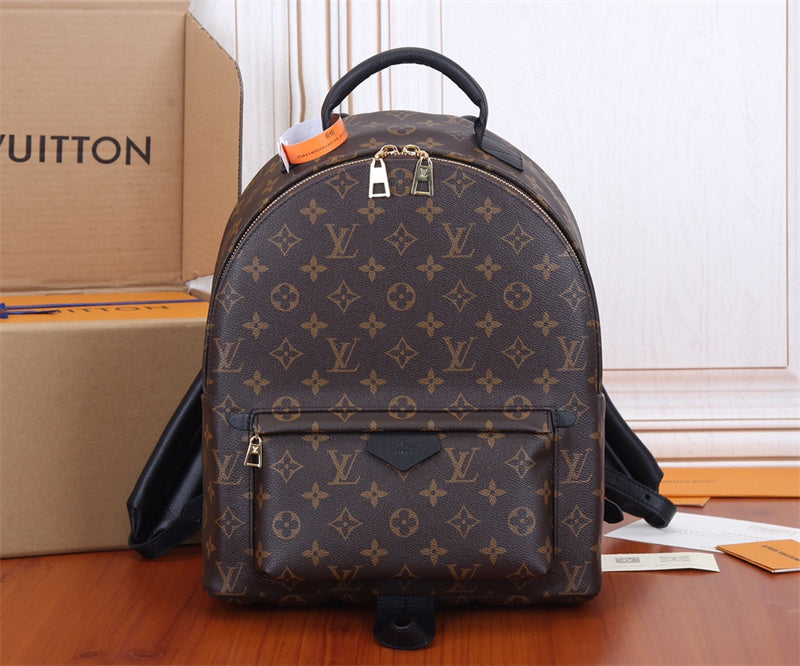  Sophisticated tote bag front view