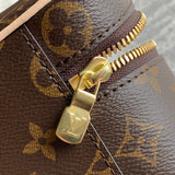  structured bag close-up of hardware and finish