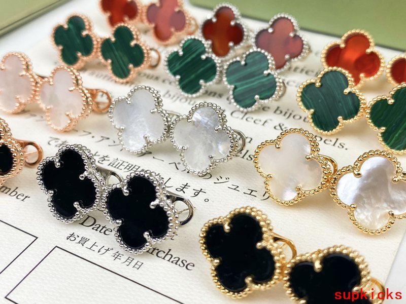 Front view of Van Cleef & Arpels unisex jewelry piece