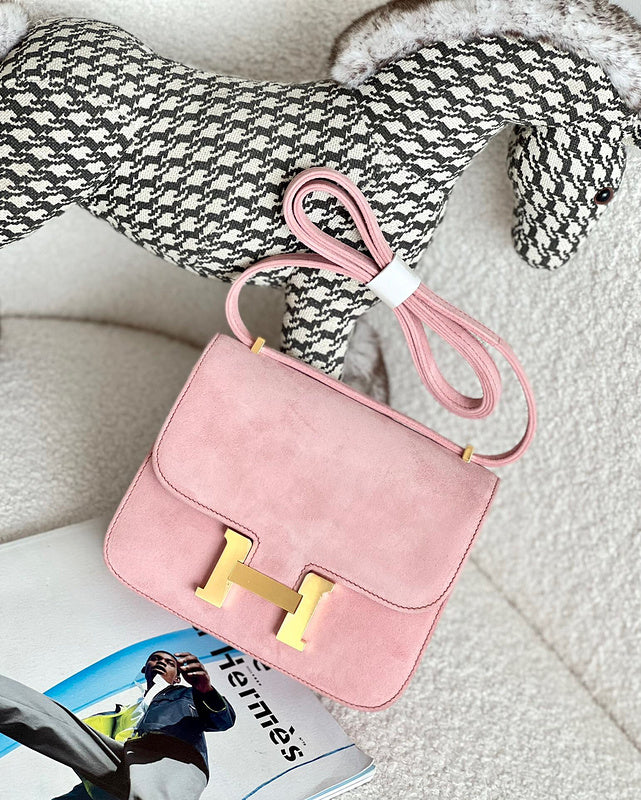 Graceful handbag styled for everyday wear