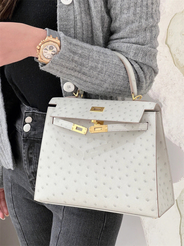  modern carryall bag detail view showing craftsmanship 14