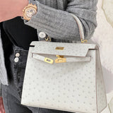  modern carryall bag detail view showing craftsmanship 14