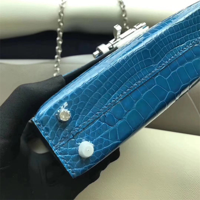  crossbody bag interior and compartment view