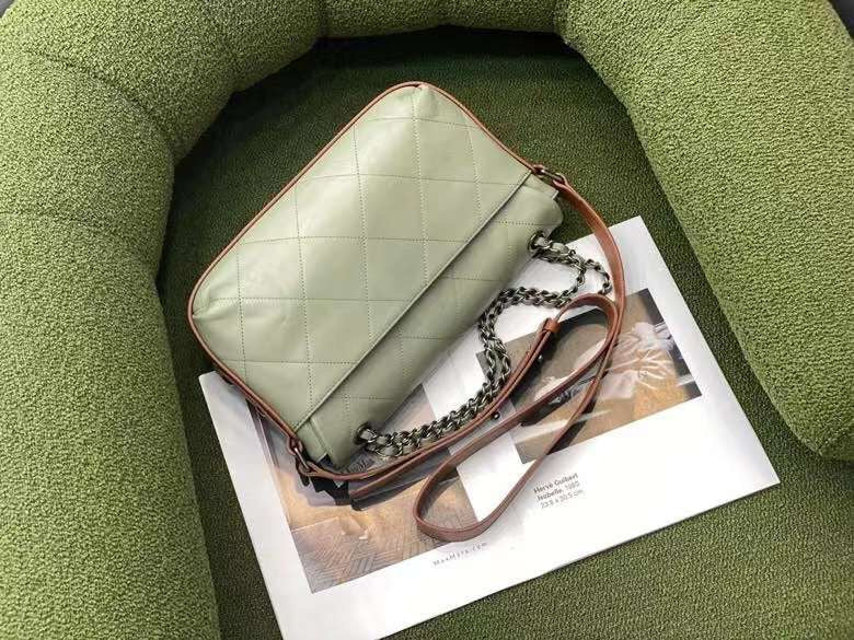 spacious purse view 4