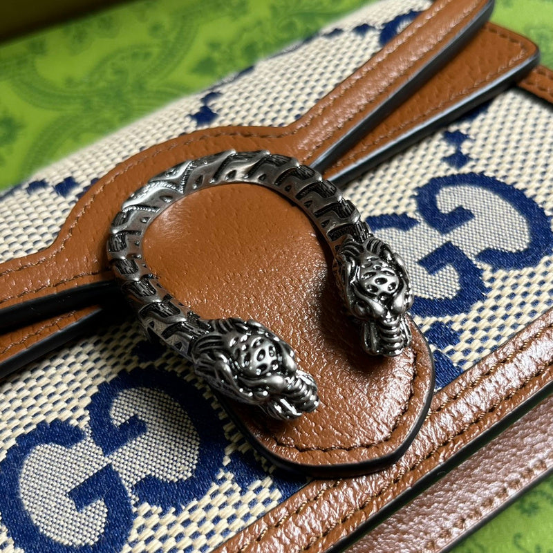 Styled lifestyle shot of modern sleek women's handbag – women's everyday handbag