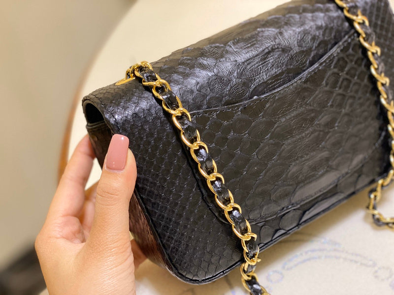  women's handbag, versatile design, view 3