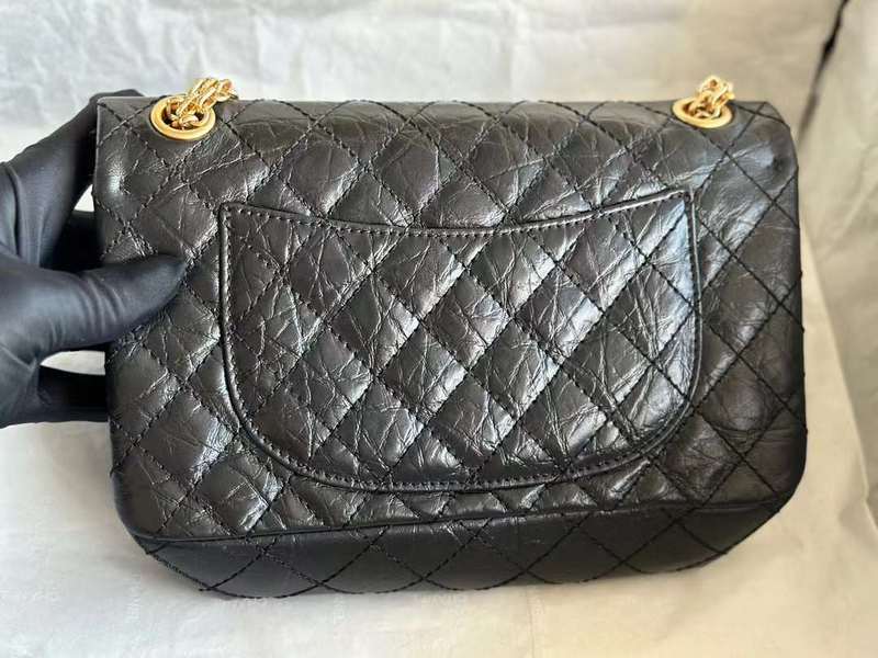 Zivas Charm Refined Structure Everyday Handbag (Modern Wardrobe Staple) – Close-Up Detail