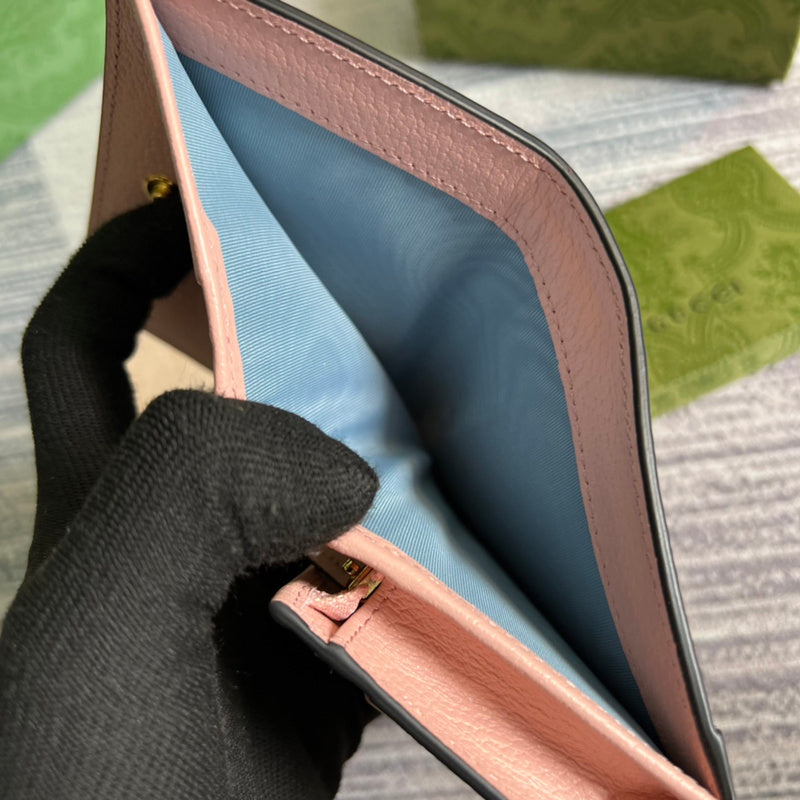 Side profile of signature refined women's handbag – women's designer-style accessory