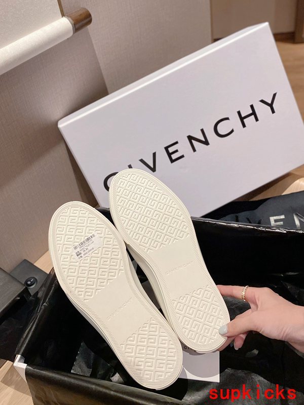 Givenchy shoes Style 014 - top view showing design