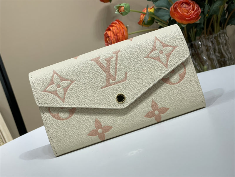  crossbody bag interior and compartment view 15