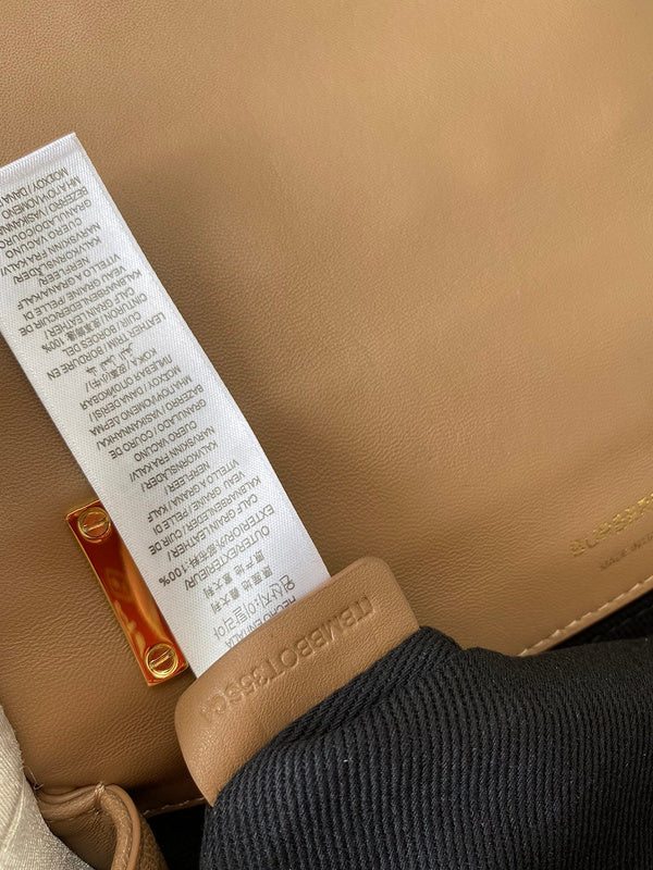 Sleek Faux Leather Handbag - Everyday Elegance | Women's Luxury Handbag #1090 - texture close-up (image 9) of designer-inspired handbag