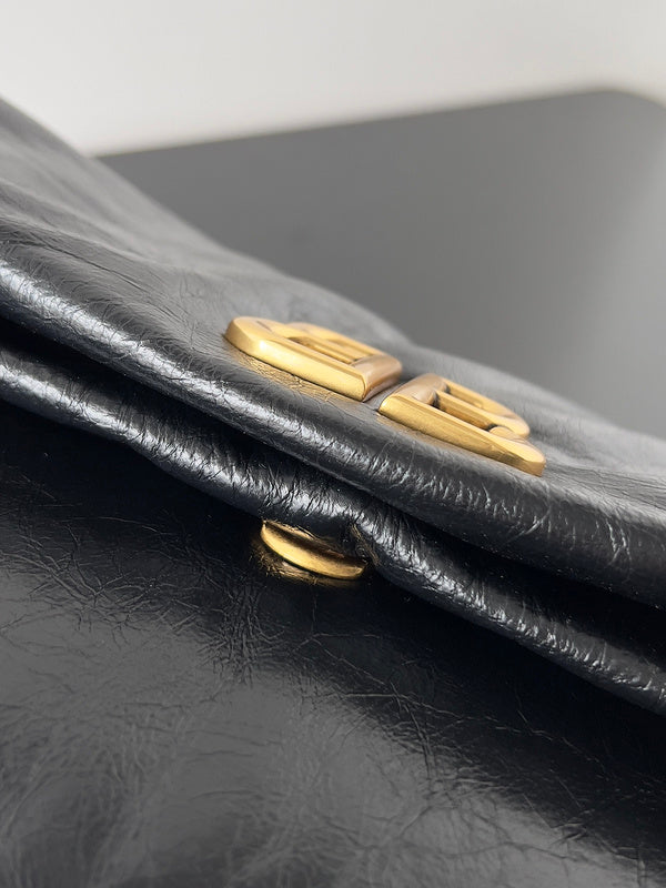 Zivas Charm Elevated Essentials Fashion Handbag (Considered Detail & Form) – Close-Up Detail