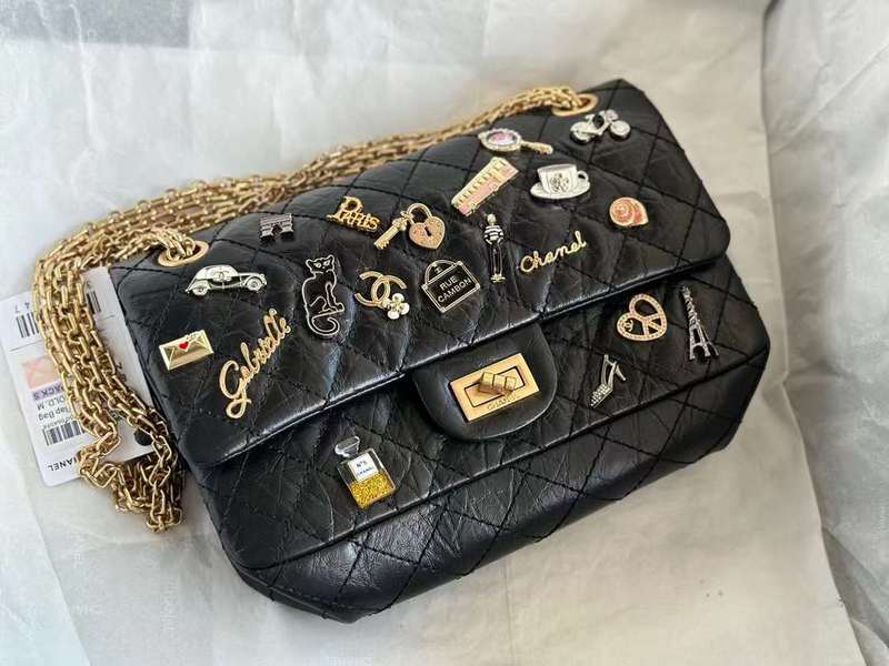 Zivas Charm Refined Structure Everyday Handbag (Modern Wardrobe Staple) – Detail View