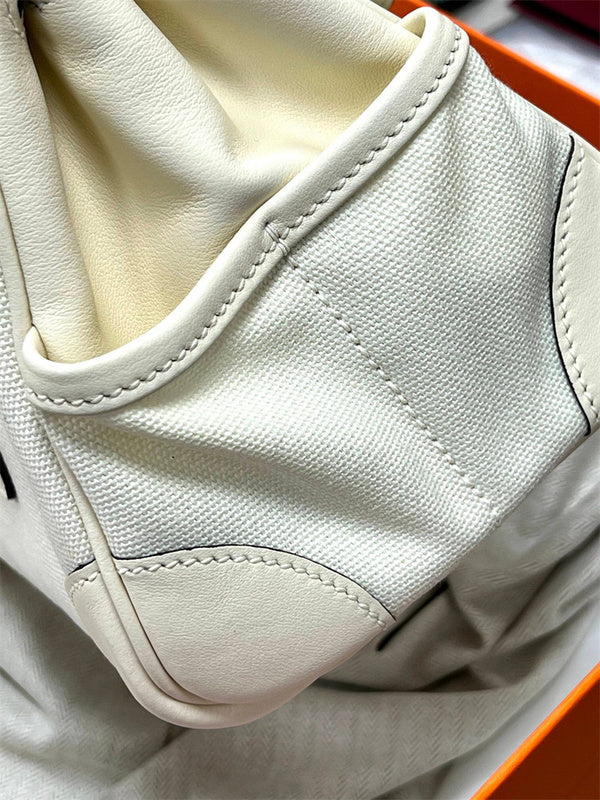 Fluid handbag styled for everyday wear