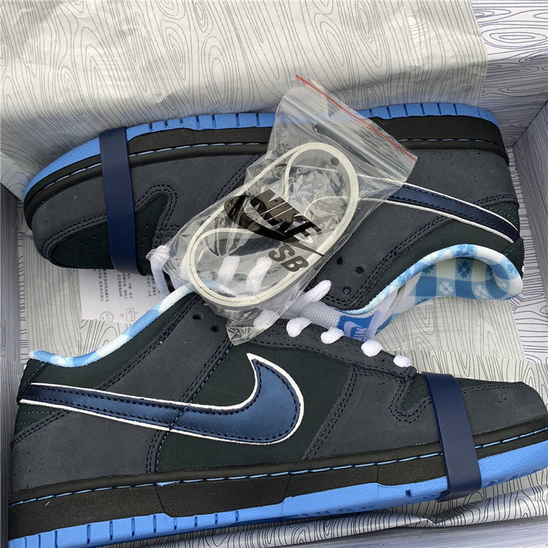 Nike Men's & Women's Premium Low-Top Trainers — Style 193 hardware detail
