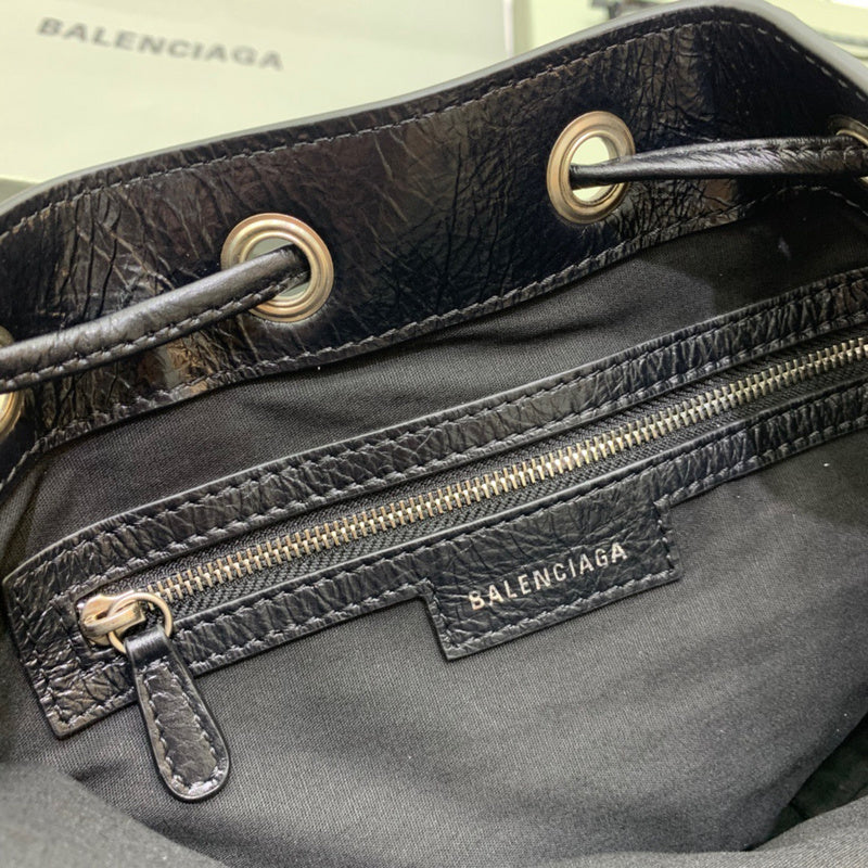 Elegant Faux Leather Handbag - Premium Craftsmanship Detailing | Women's Luxury Handbag #307 - texture close-up (image 9) of designer-inspired handbag