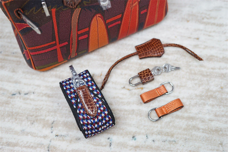  crossbody bag interior and compartment view