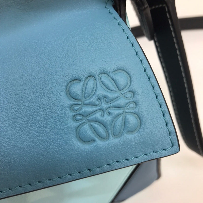 Ziva's Charm handbag – carry view (29cm*18cm*12cm)