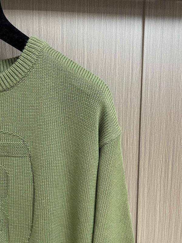 Three-quarter angle view of Burberry luxury piece style No.442