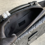  everyday bag close-up of hardware and finish