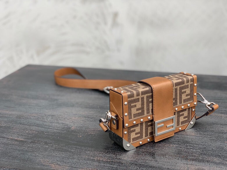 Ziva's Charm handbag – full view (Standard Size)