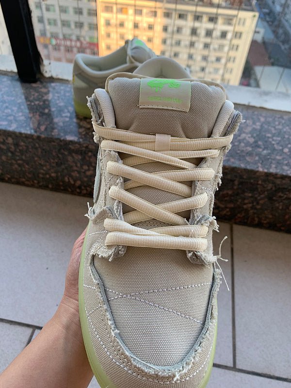 Nike Men's & Women's Luxury Lifestyle Trainers — Style 195 side view