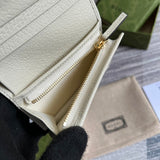 Side profile of sleek everyday-luxe women's handbag – women's designer-style accessory