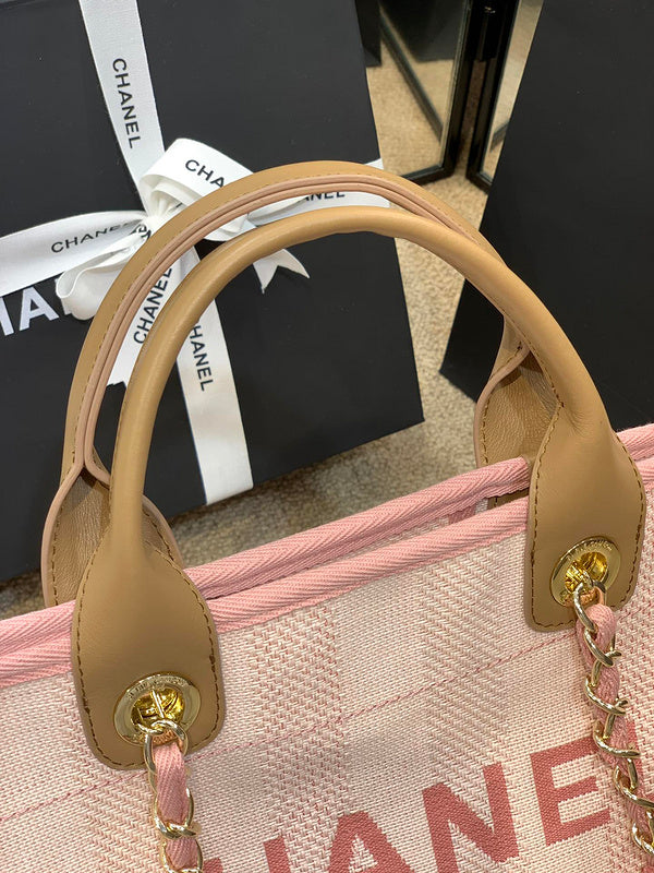  women's handbag, spacious design, view 2