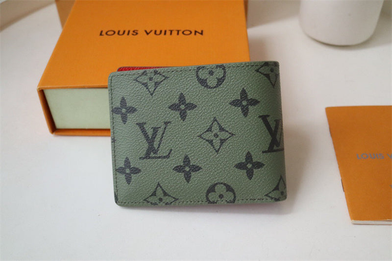  Tailored shoulder bag carried on shoulder