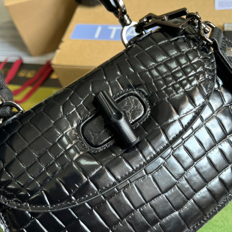 Side profile of chic modern women's handbag – women's luxury handbag