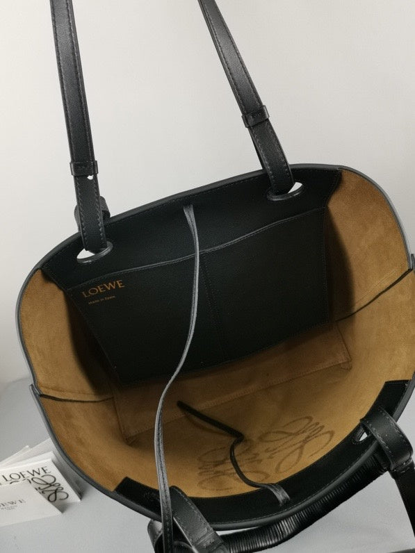 Ziva's Charm handbag – product shot (29cm*25cm*14cm)