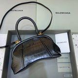 Effortless Vegan Leather Handbag - Everyday Elegance | Women's Fashion Handbag #529 - close-up detail shot (image 3) of designer-inspired handbag