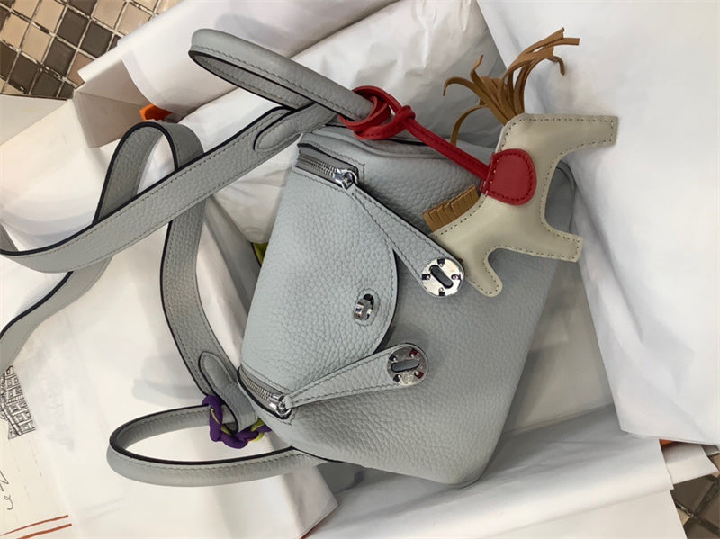  essential everyday bag styled with outfit 18