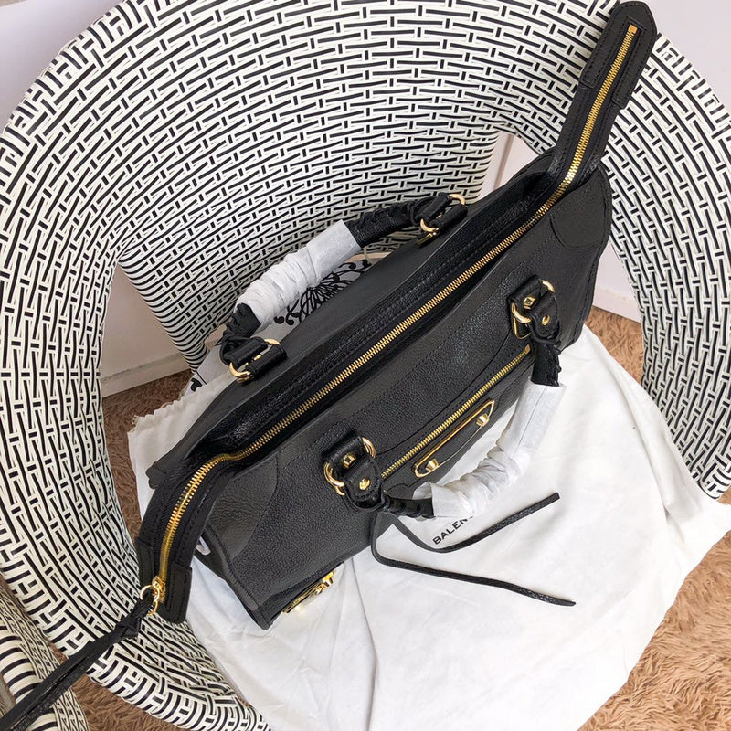 Handle and strap detail of refined statement women's handbag – women's luxury handbag