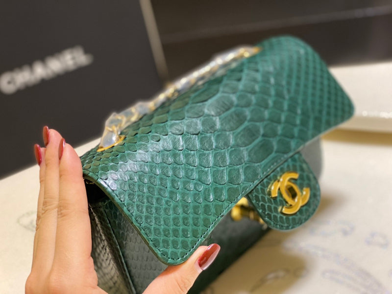  mid purse view 6
