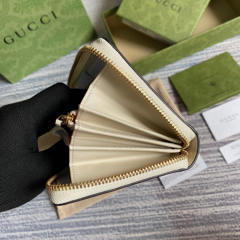 Interior view of signature chic women's handbag – women's everyday handbag