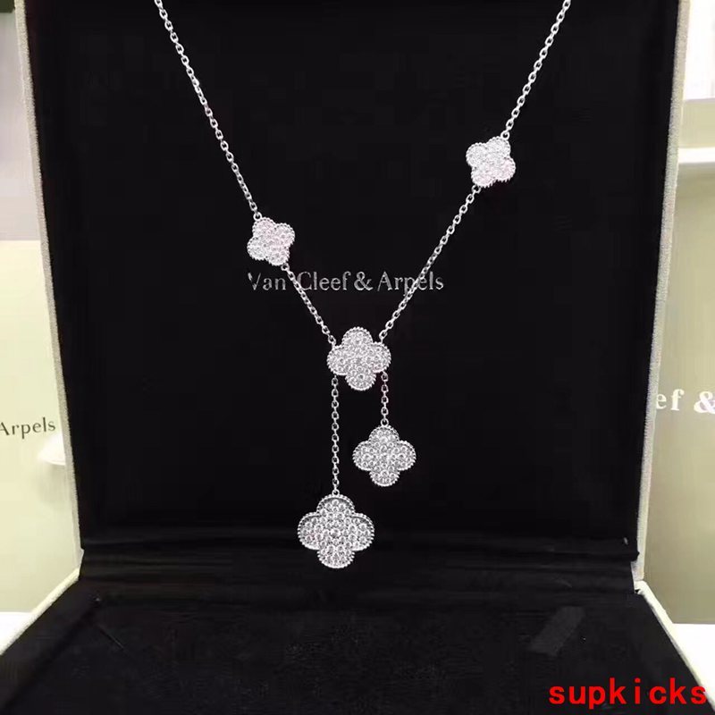 Close-up detail view of Van Cleef & Arpels unisex jewelry piece