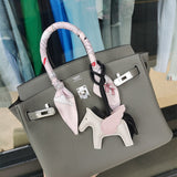  sophisticated shoulder bag styled with outfit