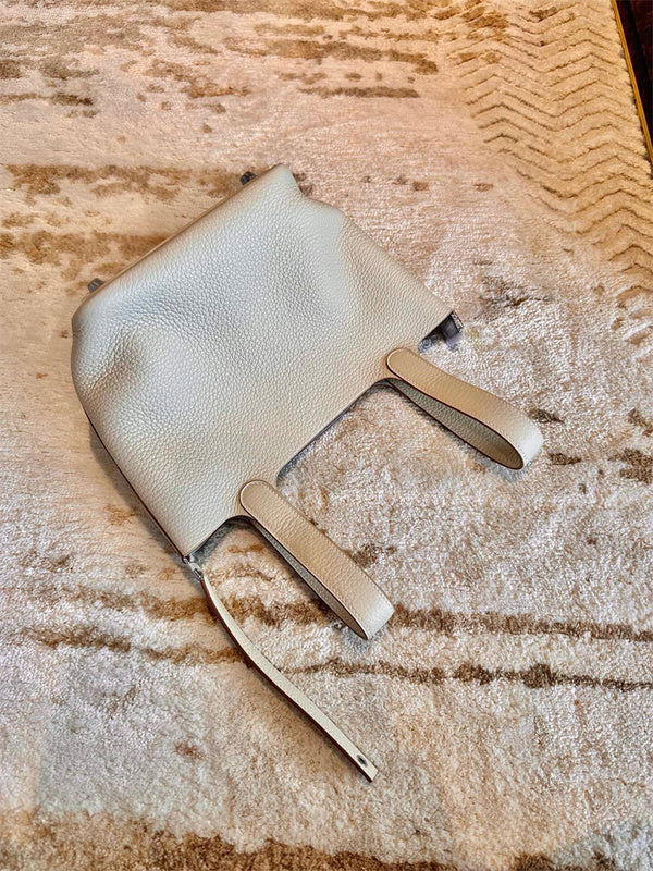  Tailored shoulder bag front view 7