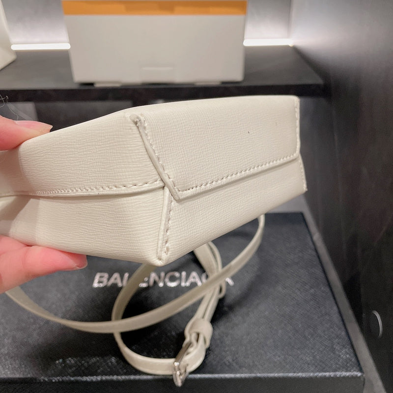Ziva's Charm handbag – product shot (one versatile size)