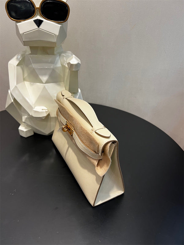  signature crossbody bag detail view showing craftsmanship 8