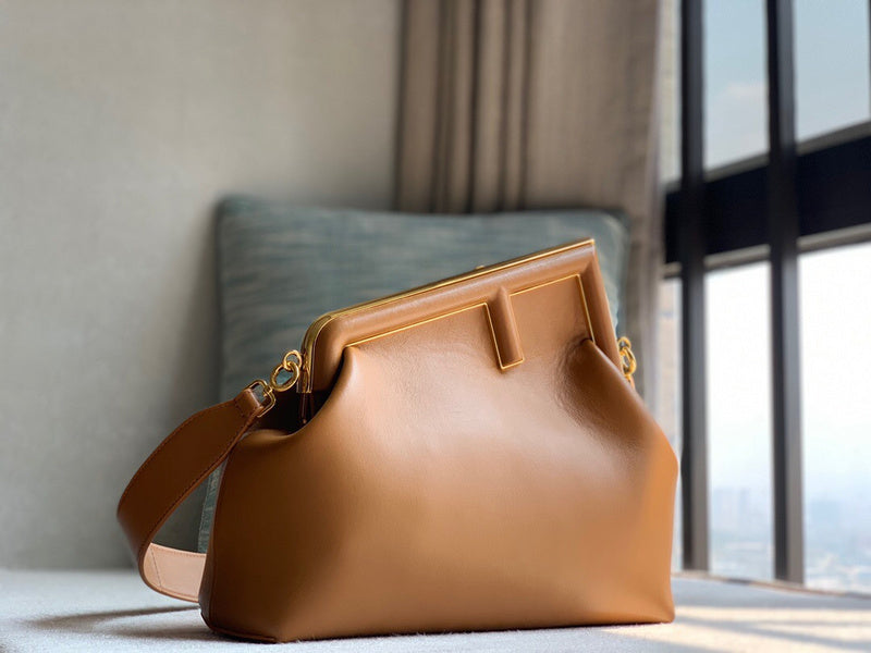 Ziva's Charm handbag – detail view (26cm*18cm*10cm)