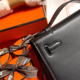  shoulder bag close-up of hardware and finish 71