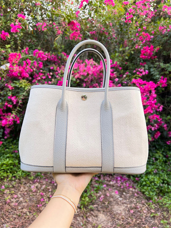  Graceful tote bag carried on shoulder 16
