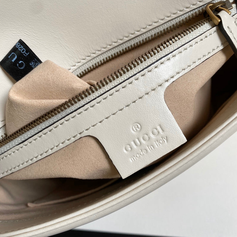 Side profile of premium sleek women's handbag – women's designer-style accessory