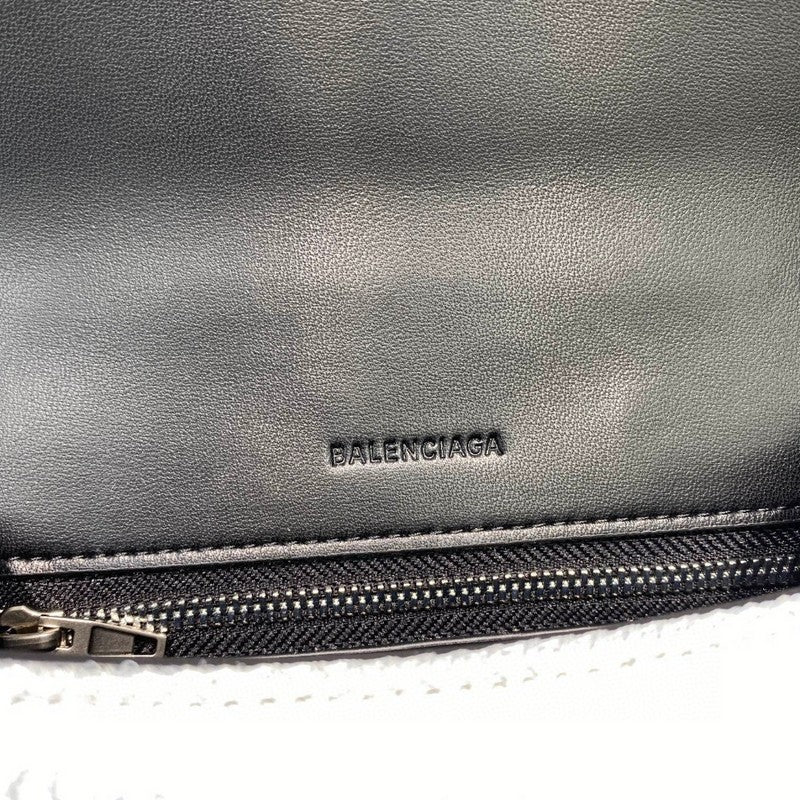 Zivas Charm Effortless Elegance Statement Handbag (Structured Everyday Essential) – Detail View